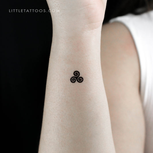 Tatuaje temporal pequeño de triskelion (juego de 3)