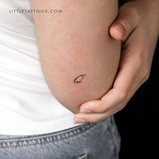 Tatuaje temporal con letra Q cursiva (juego de 3)