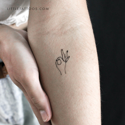 Tatuaje temporal pequeño con el gesto OK (juego de 3)