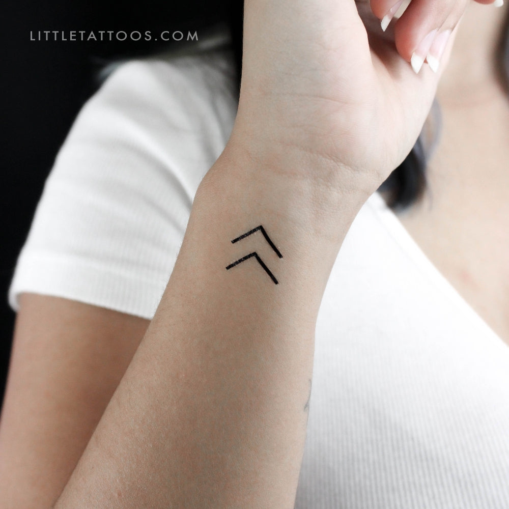Tatuaje temporal minimalista de flecha y chevrón (juego de 3)