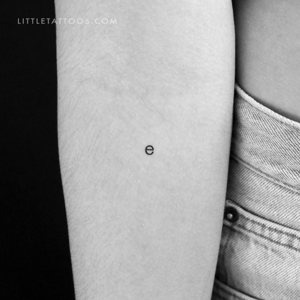 Tatuaje temporal de la letra E minúscula de máquina de escribir (juego de 3)