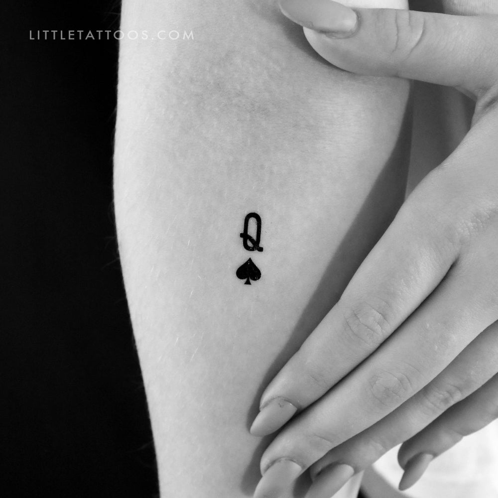 Tatuaggio Temporaneo Queen Of Spades 45 Tatuaggi Temporanei Queen Of Spades (QOS) - Marchio Ufficiale, Colore Nero, Piccoli, Per Eventi Pelle Sintetica Tattoo - Foto 8