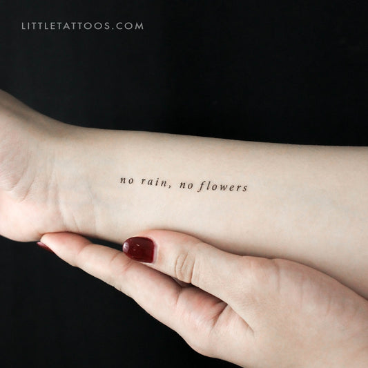Tatuaje temporal con fuente serif "No Rain, No Flowers" (juego de 3)