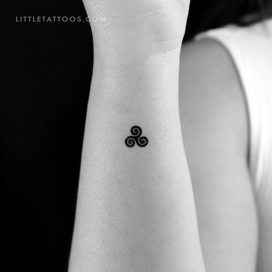 Tatuaje temporal pequeño de triskelion (juego de 3)