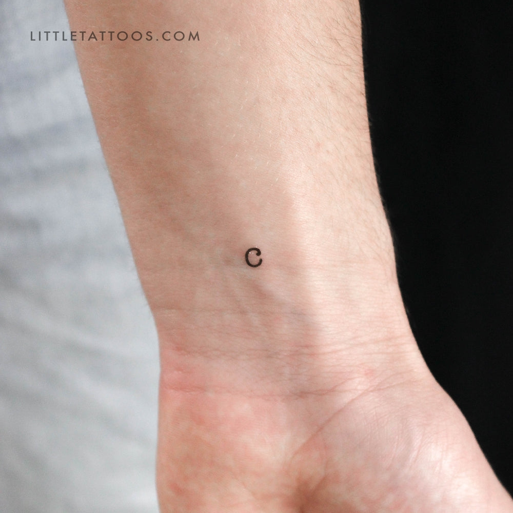 Tatuaje temporal de la letra C minúscula de máquina de escribir (juego de 3)