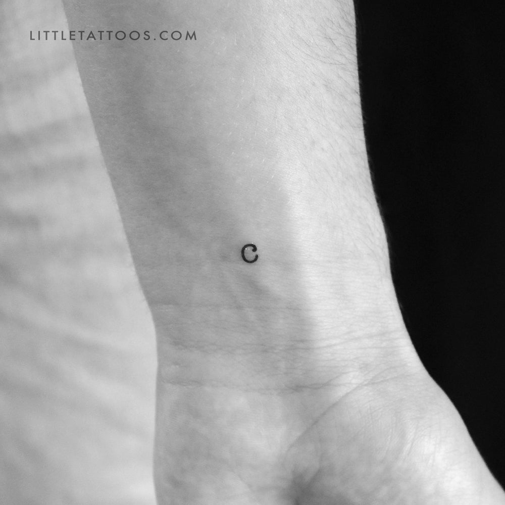 Tatuaje temporal de la letra C minúscula de máquina de escribir (juego de 3)