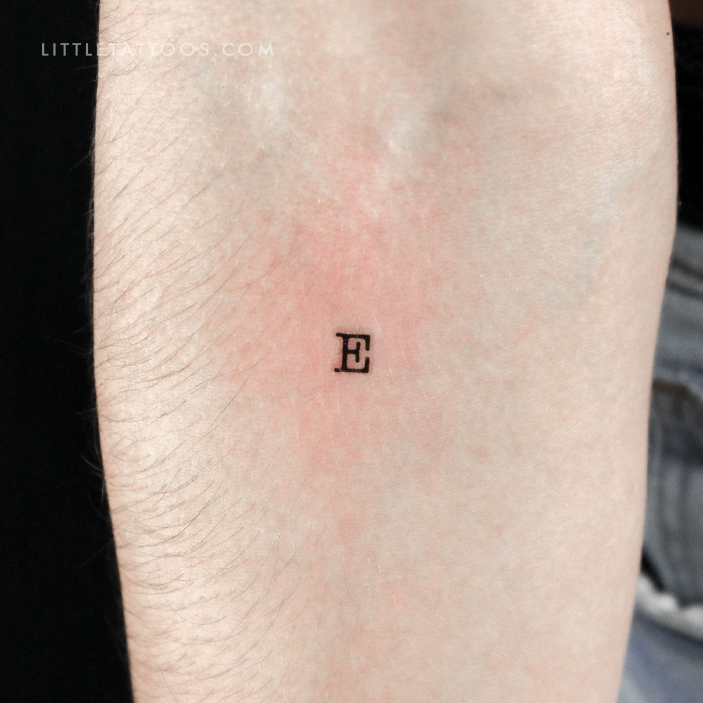 Tatuaje temporal de la letra E mayúscula de máquina de escribir (juego de 3)