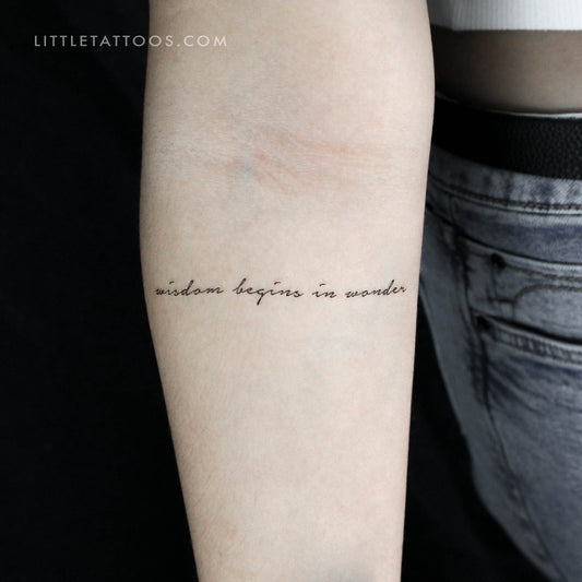 Tatuaje temporal "La sabiduría comienza con la maravilla" (juego de 3)