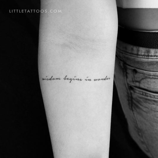 Tatuaje temporal "La sabiduría comienza con la maravilla" (juego de 3)