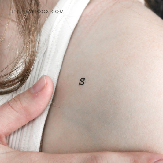 Tatuaje temporal de la letra S minúscula de máquina de escribir (juego de 3)