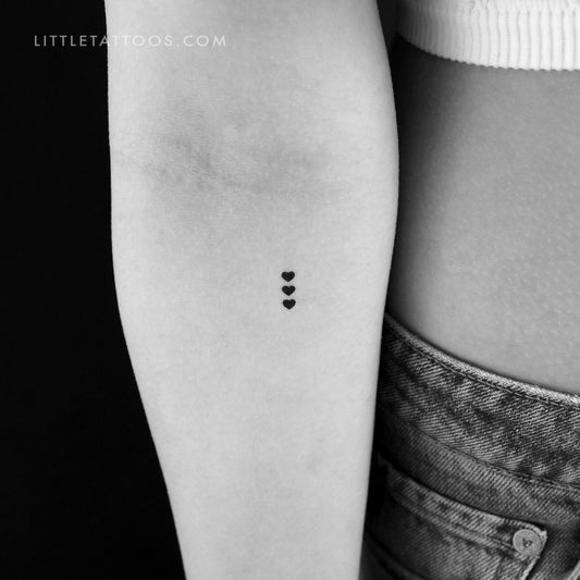 Tatuaje temporal de tres pequeños corazones negros (juego de 3)