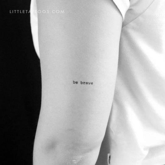 Tatuaje temporal "Be Brave" con fuente de máquina de escribir - Juego de 3