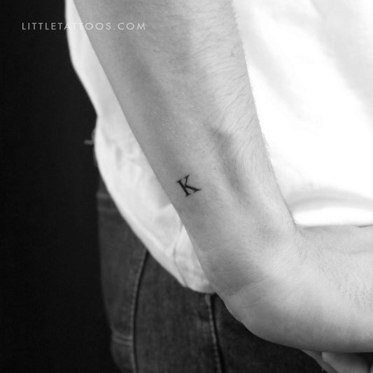Tatuaje temporal de la letra K mayúscula con serifa - Juego de 3
