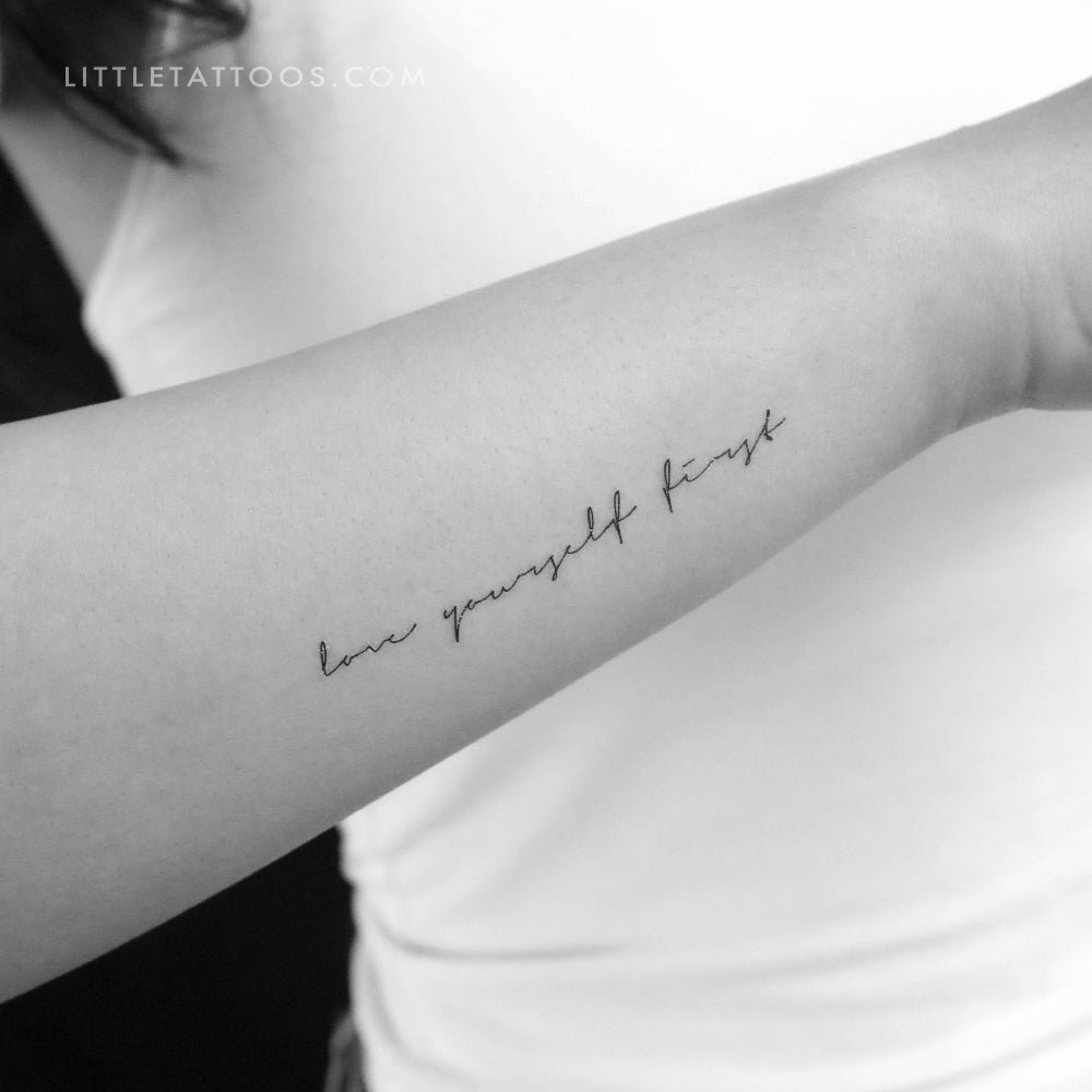Tatuaje temporal "Ámate a ti mismo primero" con fuente manuscrita - Juego de 3