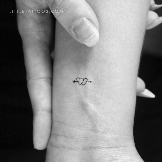 Tatuaje temporal de doble corazón y flecha dibujados a mano (juego de 3)