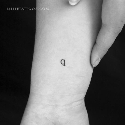 Tatuaje temporal de la letra Q minúscula de máquina de escribir (juego de 3)