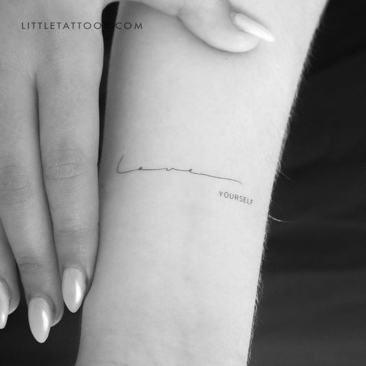 Tatuaje temporal "Ámate a ti mismo" de Harmlessberry