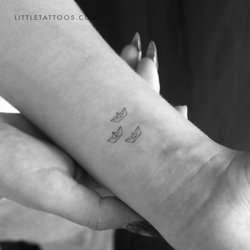 Tatuaje temporal de tres barquitos de papel (juego de 3)