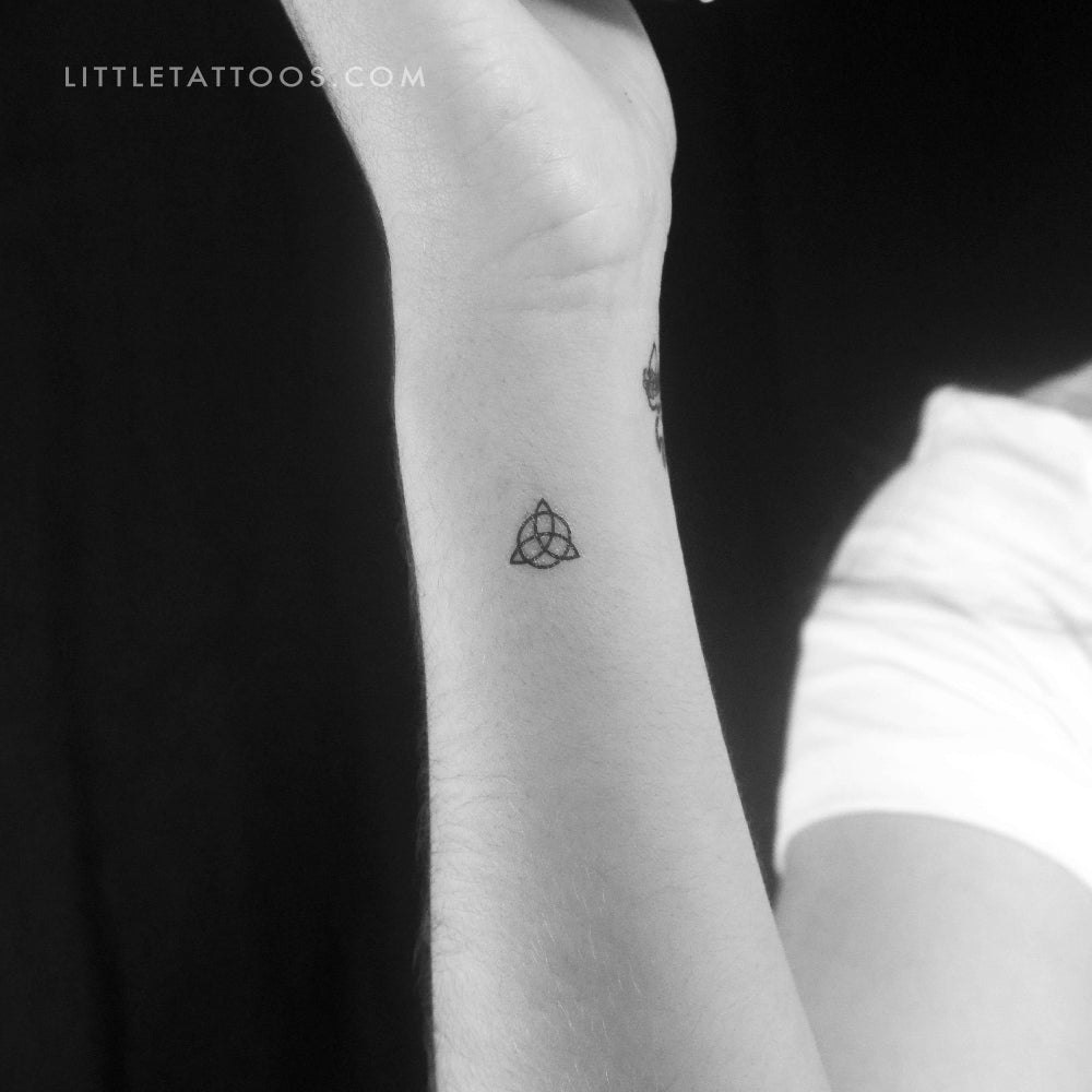 Small Trinity Knot Temporary Tattoo - Set of 3 – Little Tattoos, image size:1000x1000