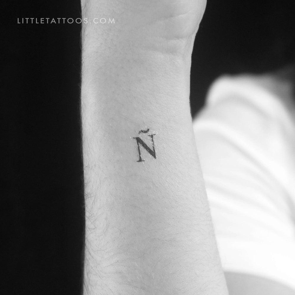 Tatuaje temporal en mayúsculas con serifa Ñ - Juego de 3