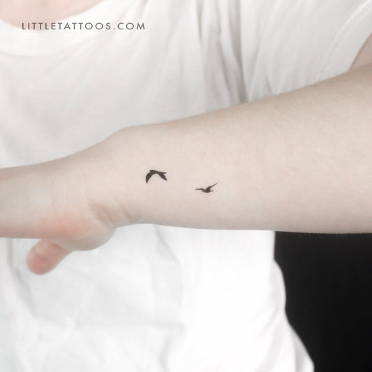Tatuaje temporal de dos pájaros volando - Juego de 3