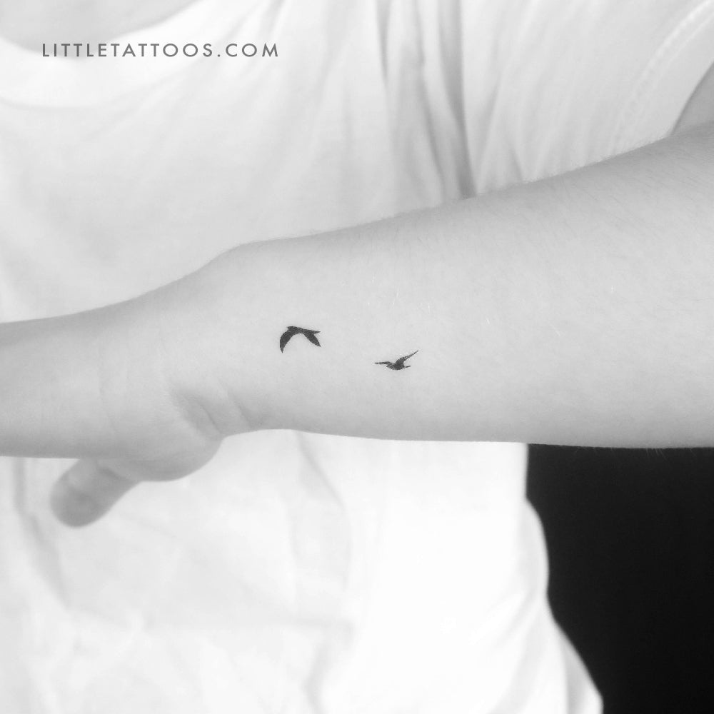 Tatuaje temporal de dos pájaros volando - Juego de 3