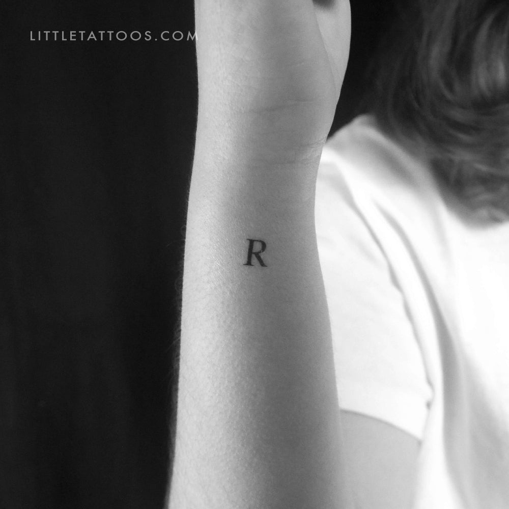 Tatuaje temporal de la letra R mayúscula con serifa - Juego de 3