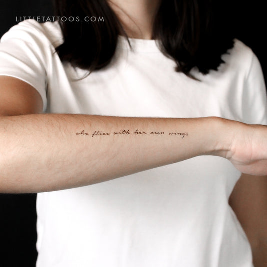 Tatuaje temporal "Ella vuela con sus propias alas" - Juego de 3