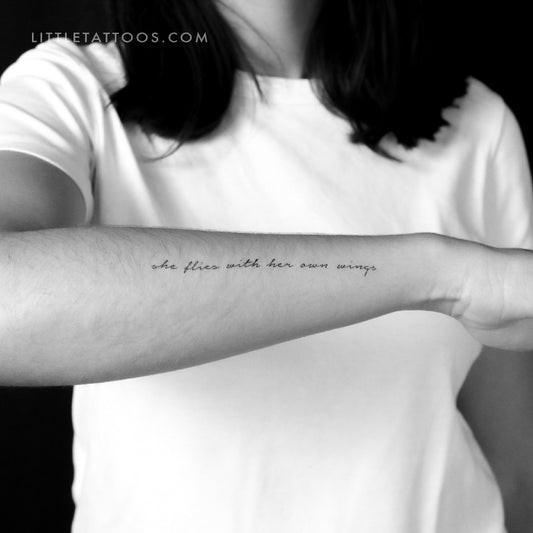 Tatuaje temporal "Ella vuela con sus propias alas" - Juego de 3