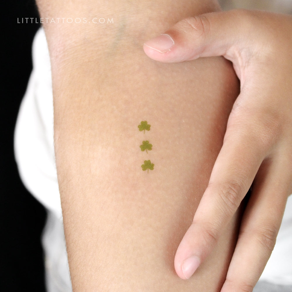 Tatuaje temporal de tres pequeños tréboles de tres hojas (juego de 3)