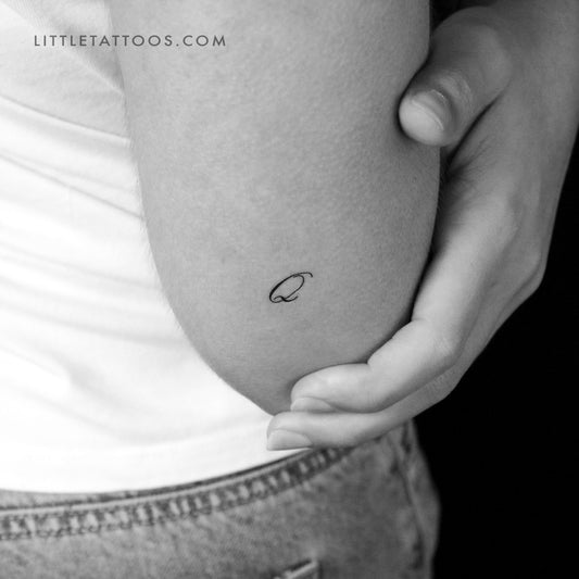 Tatuaje temporal con letra Q cursiva (juego de 3)