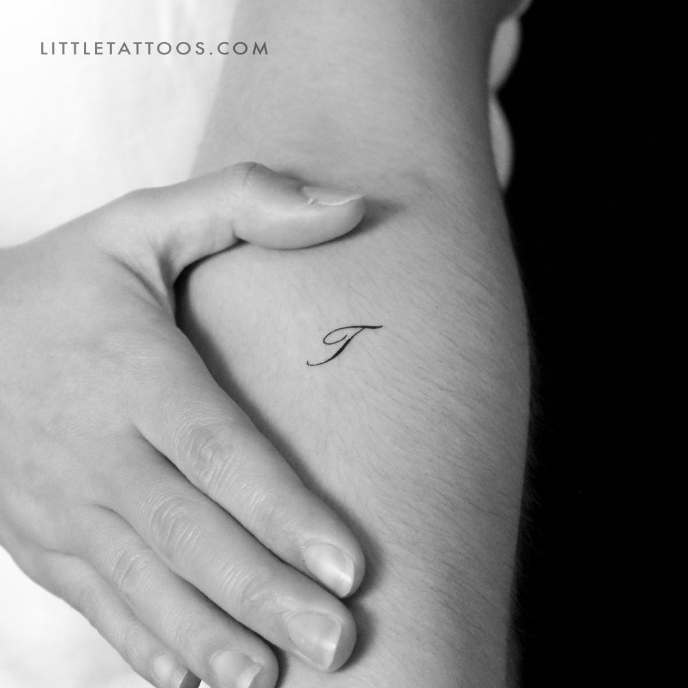 Tatuaje temporal con letra T cursiva (juego de 3)