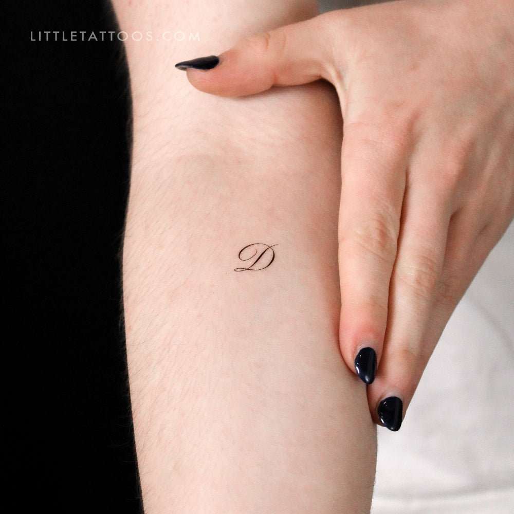 Tatuaje temporal con la letra D (juego de 3)