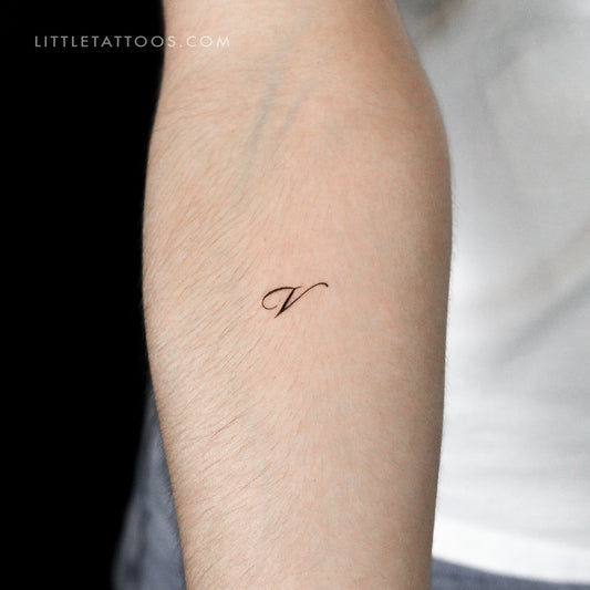 Tatuaje temporal con letra V cursiva (juego de 3)