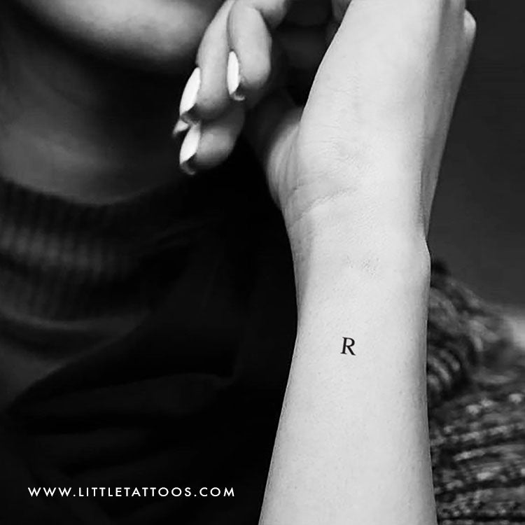 Tatuaje temporal de la letra R mayúscula con serifa - Juego de 3
