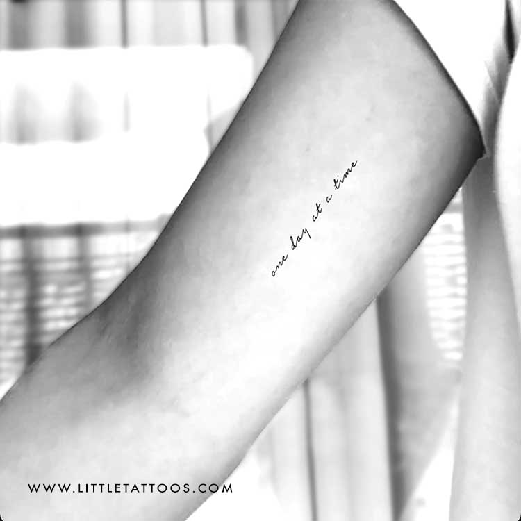 Tatuaje temporal "Un día a la vez" - Juego de 3