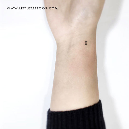 Tatuaje temporal de dos pequeños corazones negros (juego de 3)